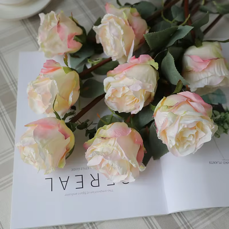 Bouquet de roses artificielles princesse à bord chargé Vintage