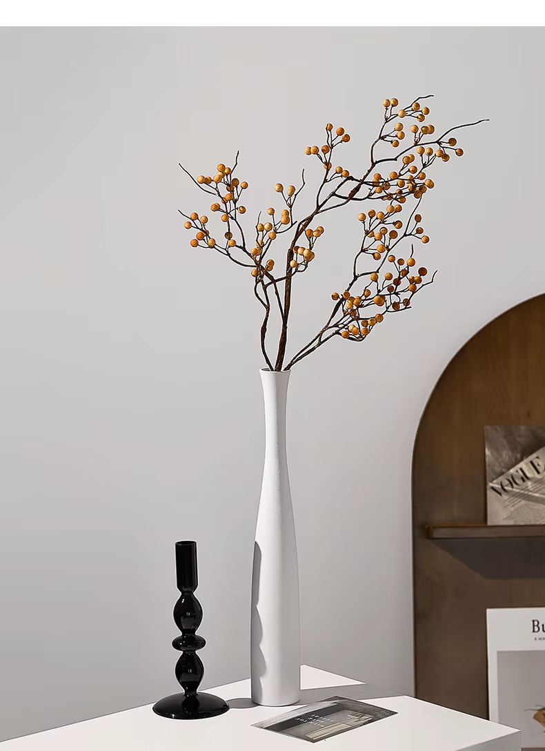 Grand Vase à fleurs blanches coniques