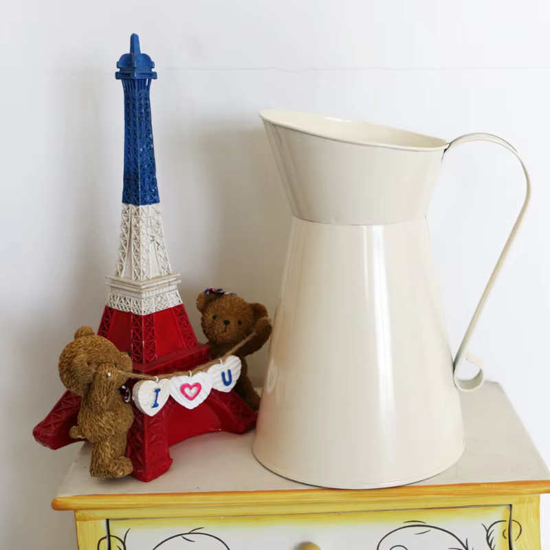 Pot fleur d'arrosage blanc rustique
