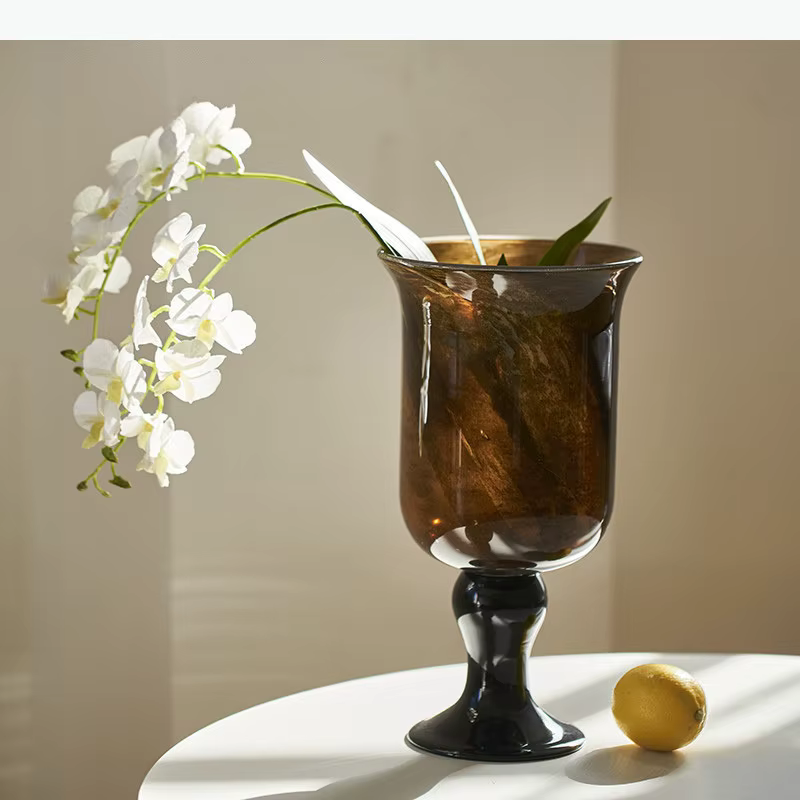 Vase en verre à motif peint
