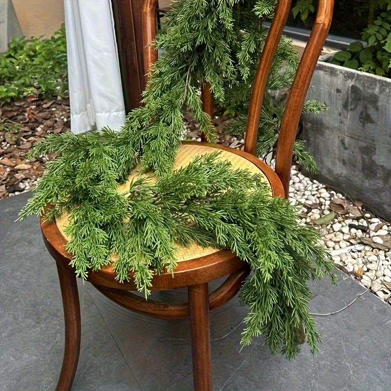 Guirlandes de pin de cèdre de noël