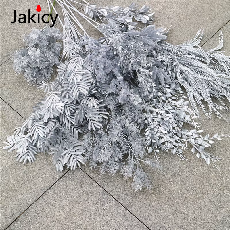 Série argent fleurs feuilles scène de mariage fête rangée