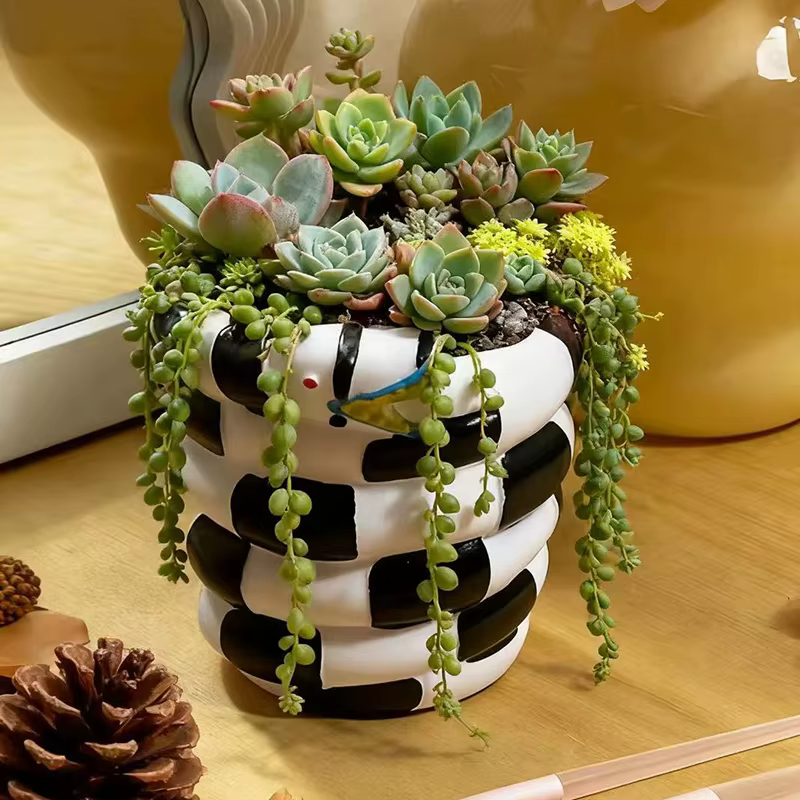 Pot de fleurs créatif en spirale en forme de serpent