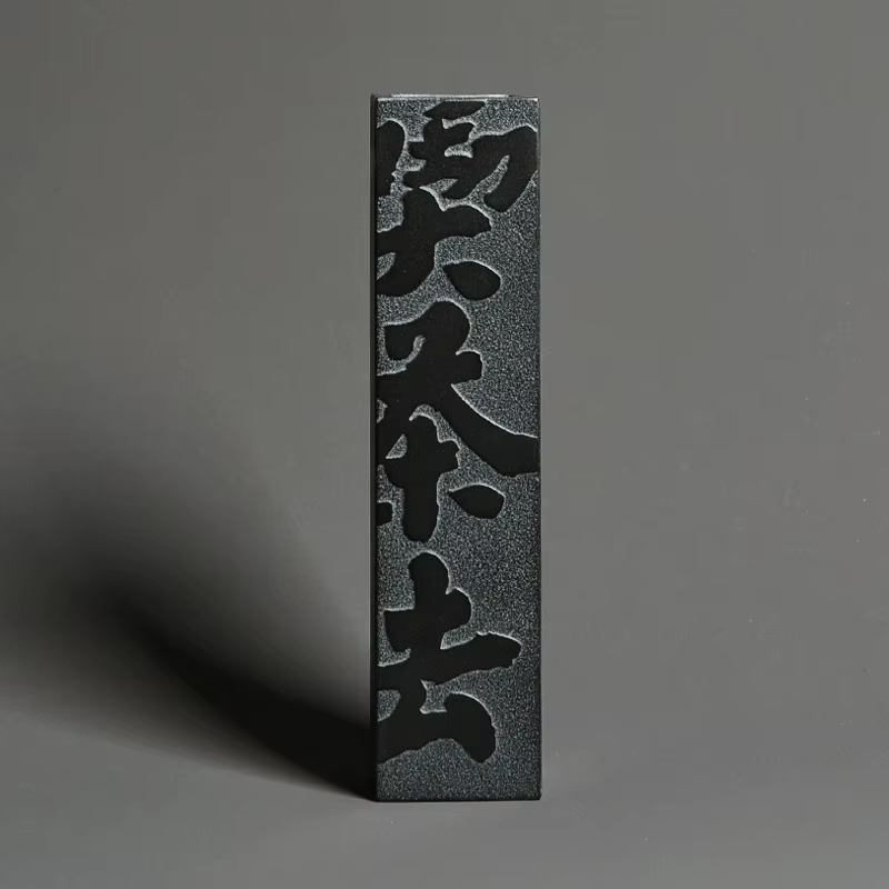 Vase en pierre de basalte noir de 30 cm