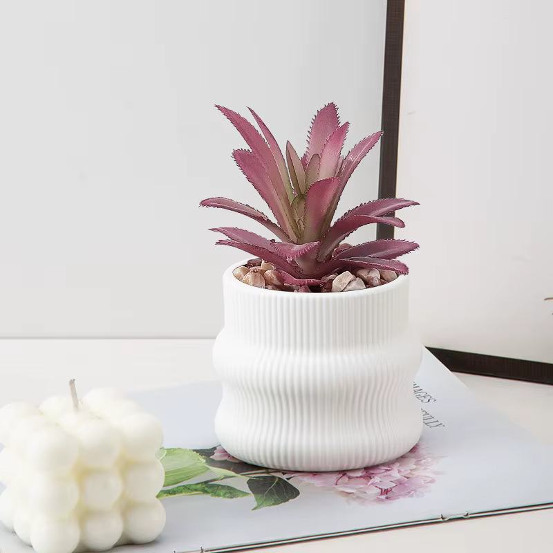Petit pot de fleurs en plastique imitation céramique