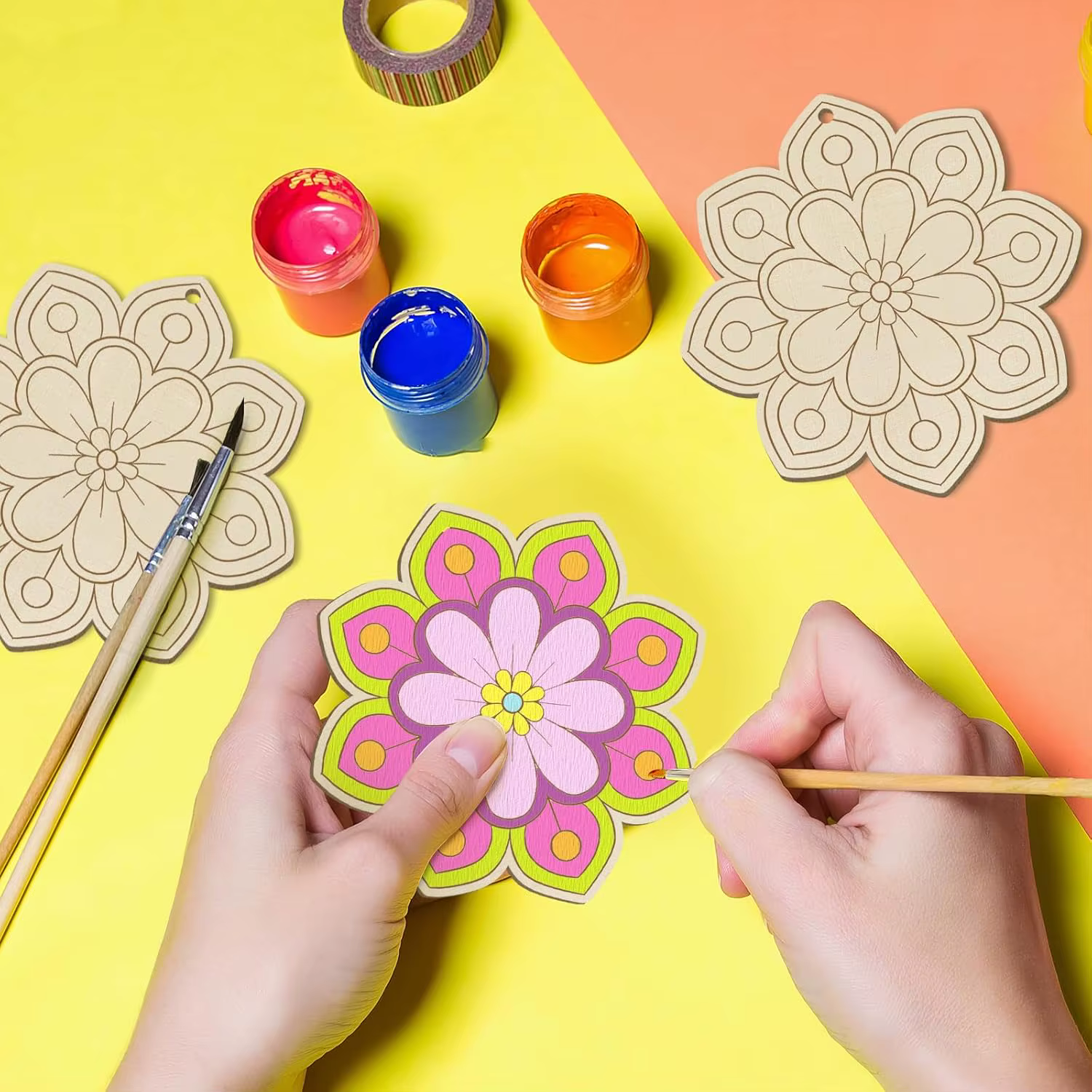 Ornements de fleurs en bois