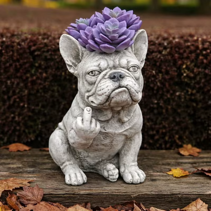 Pot de fleurs en résine en forme de bouledogue français grincheux
