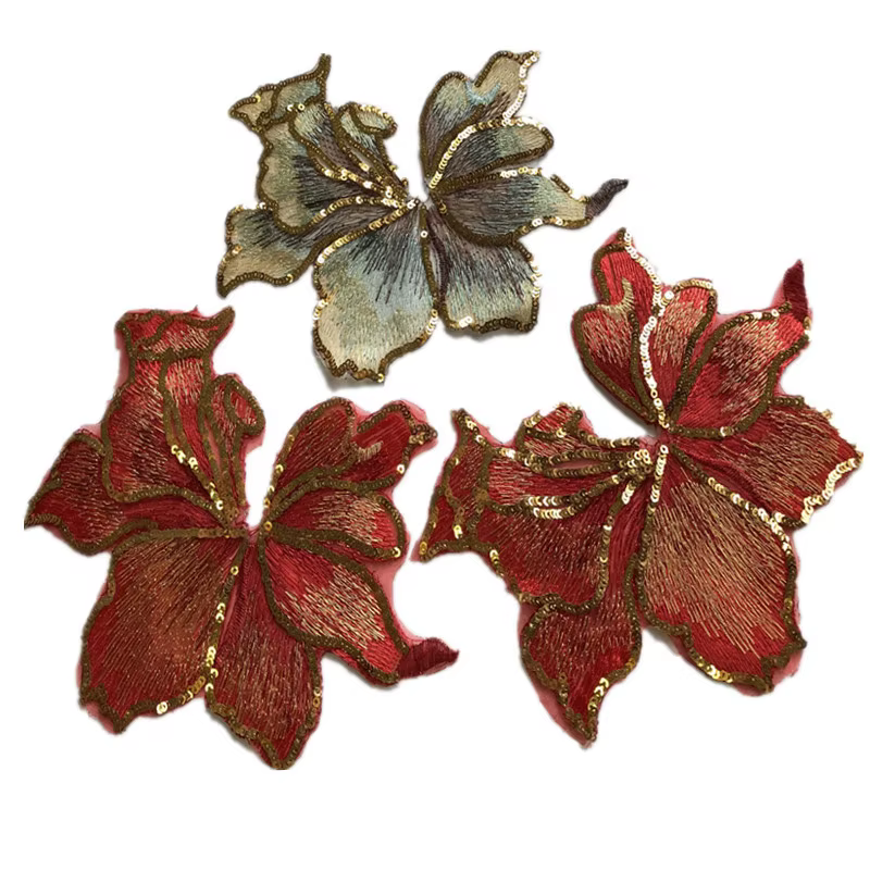 Patch brodé de fleurs cousues