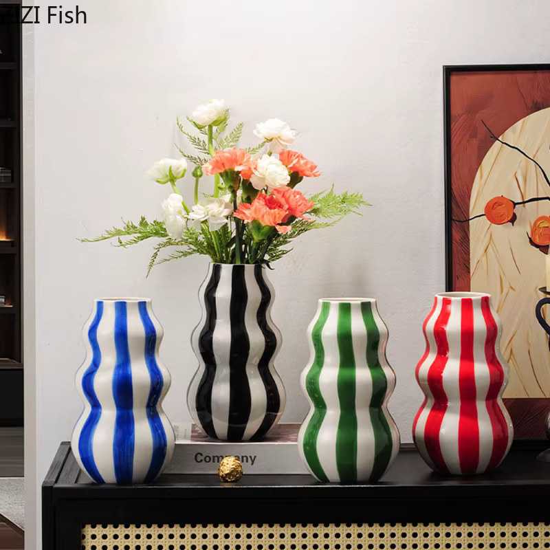 Vase en céramique créatif à rayures colorées