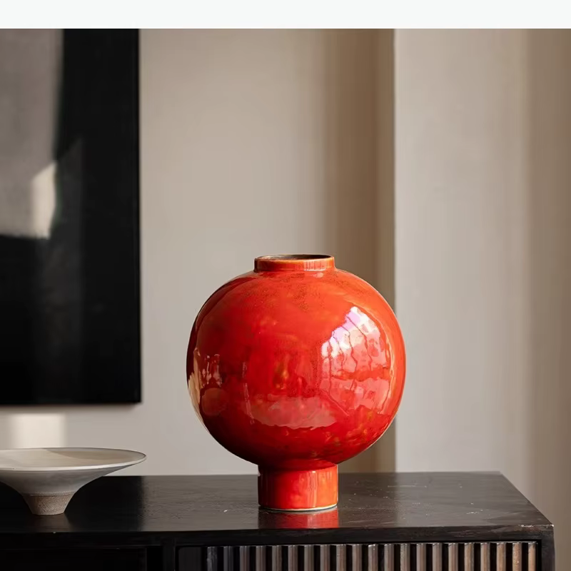 Vase en céramique rouge