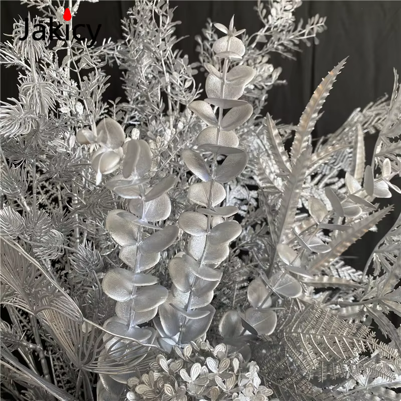 Série argent fleurs feuilles scène de mariage fête rangée