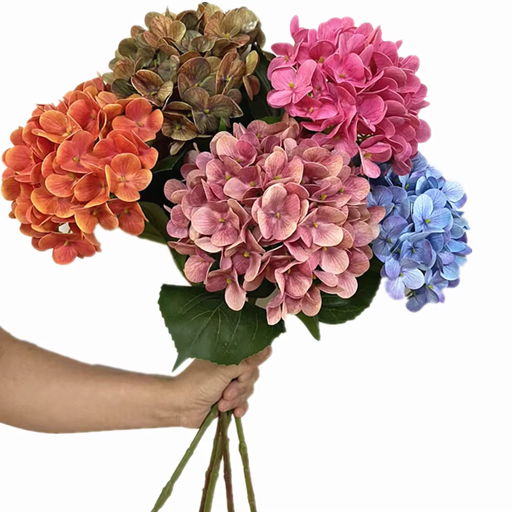 Une grande branche de fleur d'hortensia artificielle