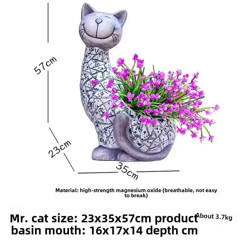 Pot de fleur en forme de chat en plein air