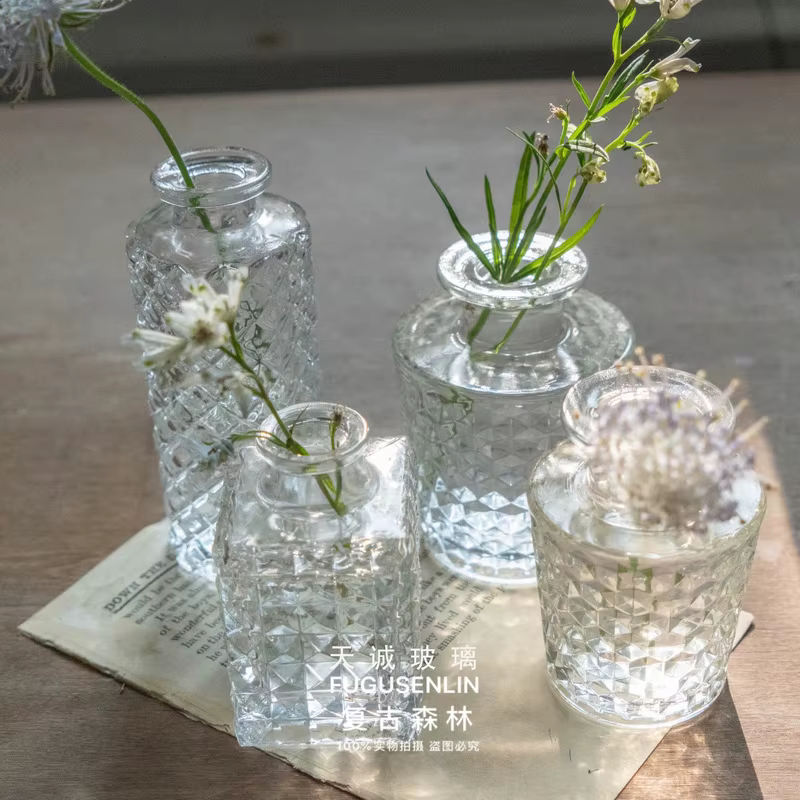 Vase en verre rétro français en relief