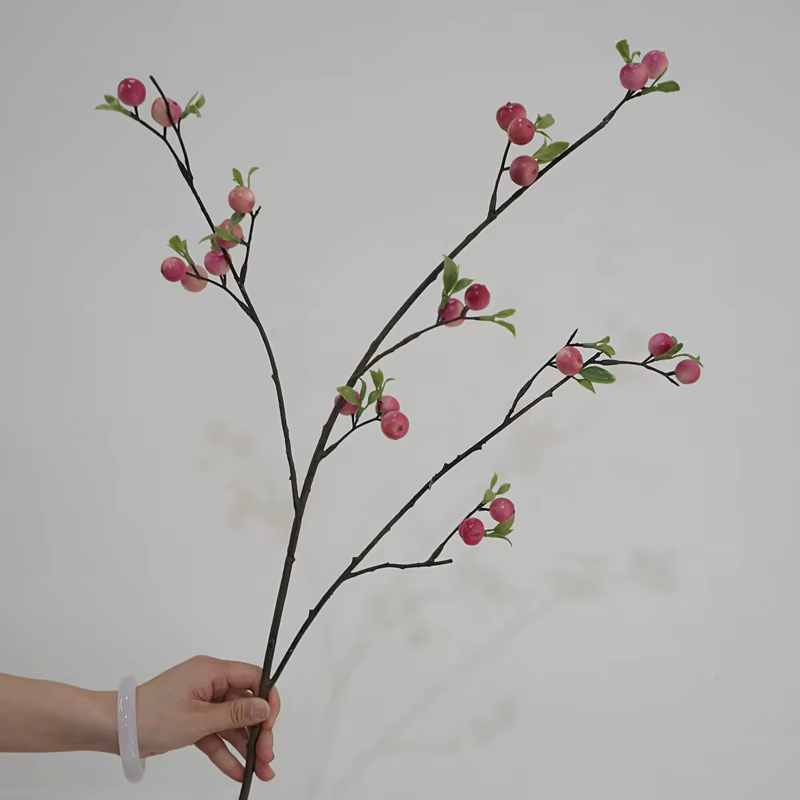 Branche de fleurs de baies pour la décoration de la maison