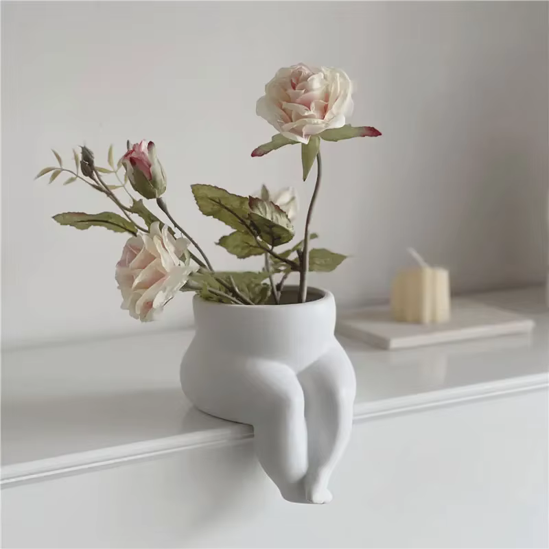 Vase à jambes en céramique décoratif