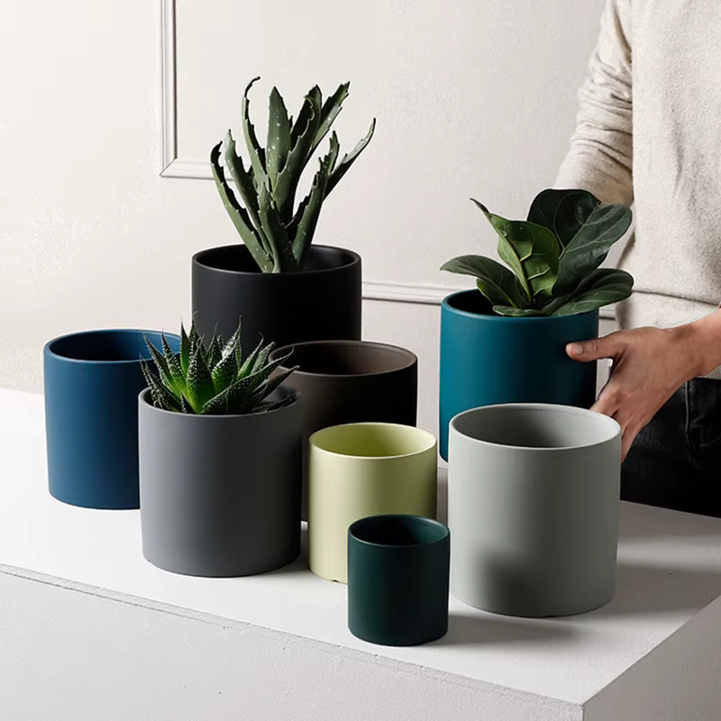 Pot de fleurs cylindrique en céramique colorée