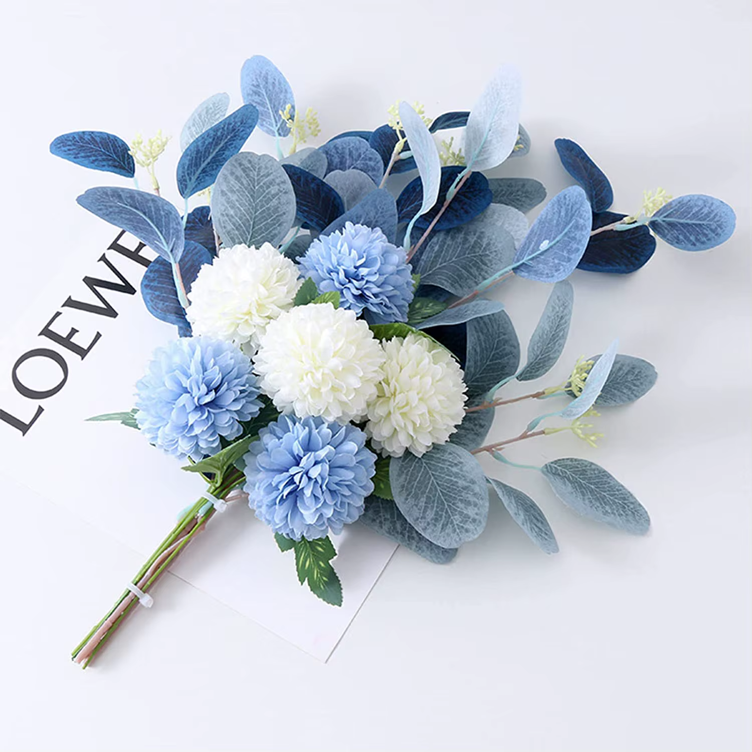 Bouquet de Fausses Fleurs Bleues et Blanches