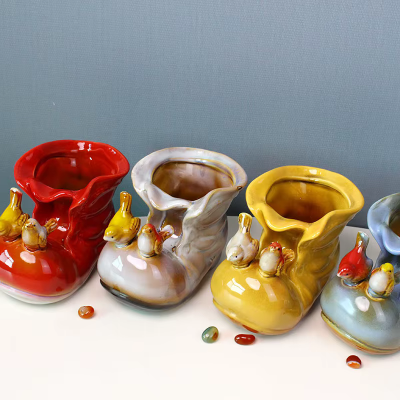 Pot de fleur artisanal en céramique en forme de chaussure