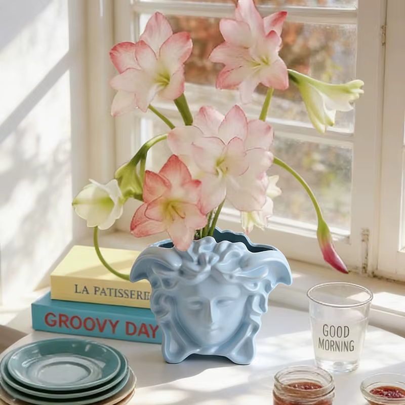 Pot de fleurs de style grec pour la maison