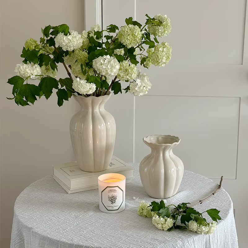 Vase en céramique de style crème de luxe