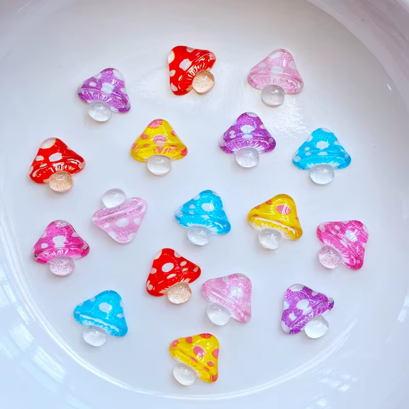 50 pièces Mini figurines artisanales mignonnes en résine de champignon brillant