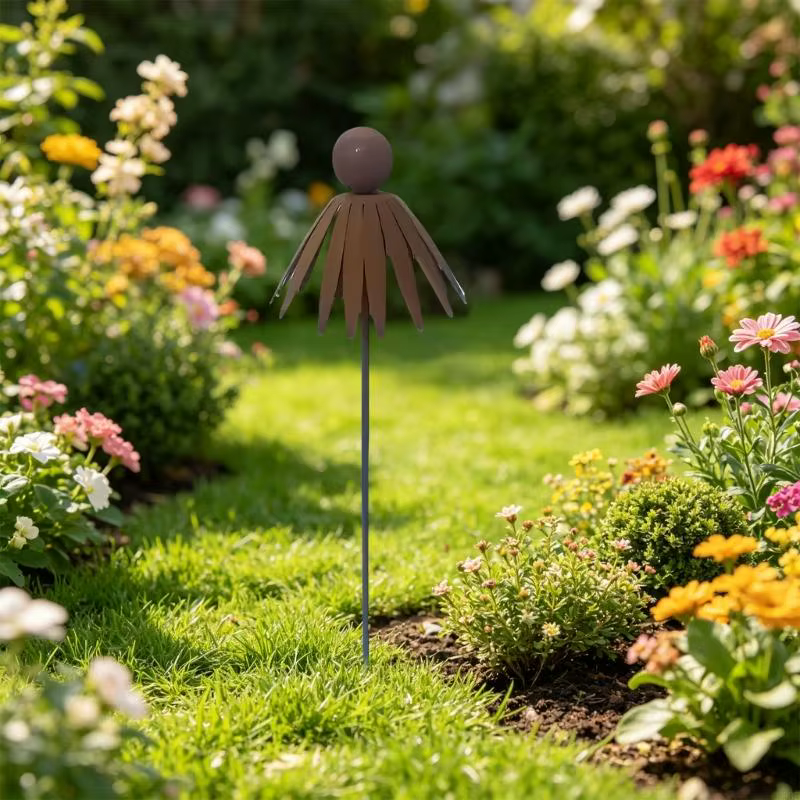 Sculpture plante en fer sur piquet d'art jardin en échinacée rouillée