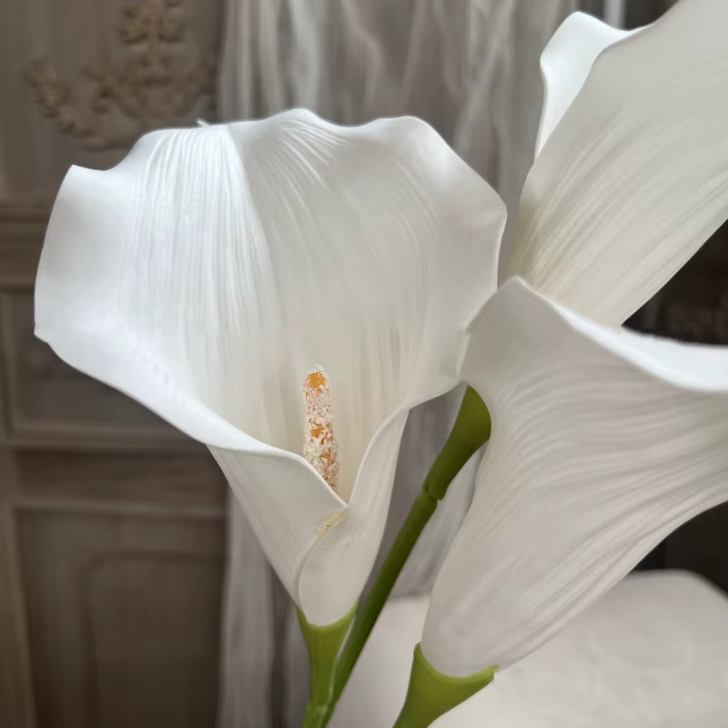 Fleur artificielle de lys calla