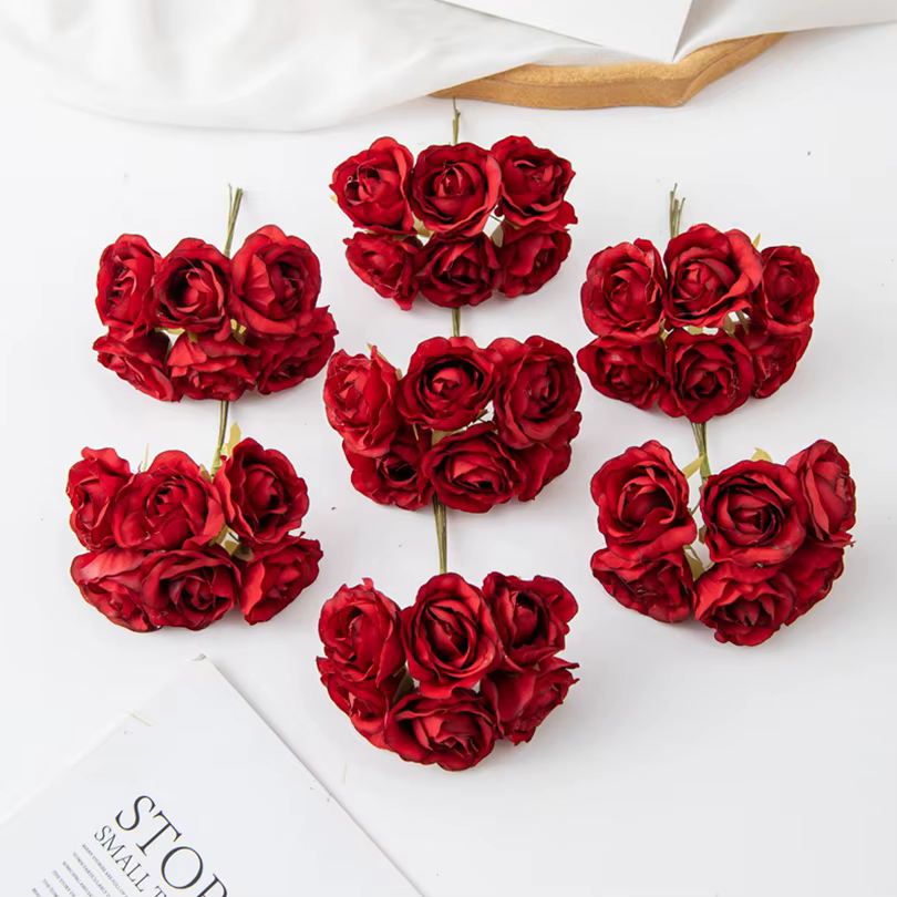 Couronnes de Noël en fleurs artificielles en soie pas chères