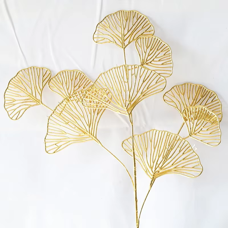 Plantes artificielles dorées chaudes