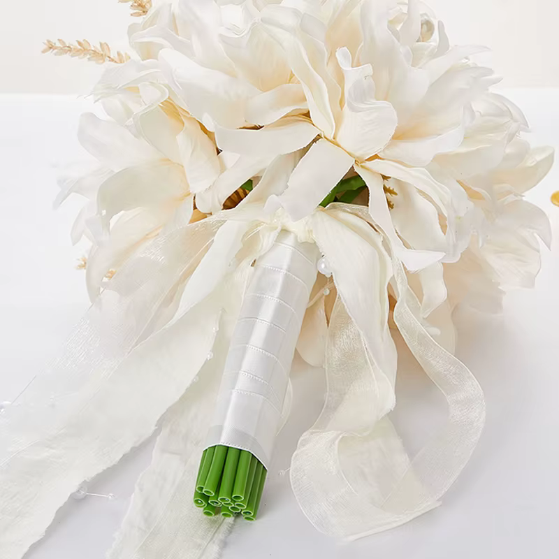 Bouquet artificiel de dahlias pour la mariée