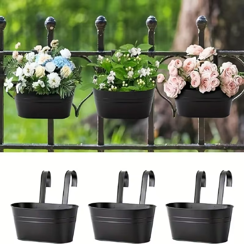 Pots de fleurs en fer avec trous et crochets de proximité