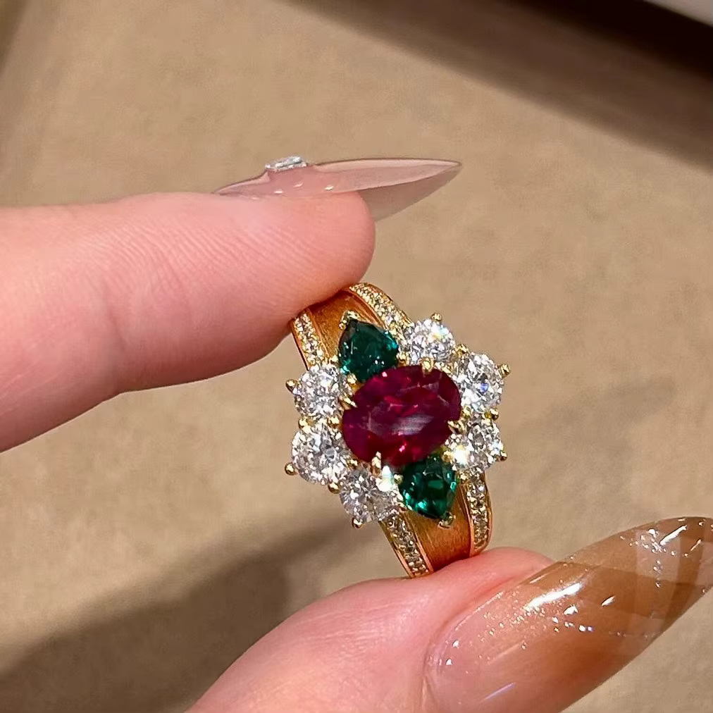 Bagues en pierre précieuse rouge et verte pour femmes, style élégant et léger, magnifique, haut de gamme, digne, bijoux cadeau de mariage