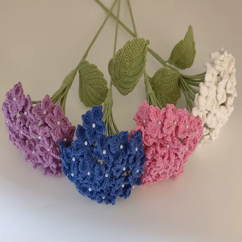 Fleurs en boule brodées à la main de haute qualité