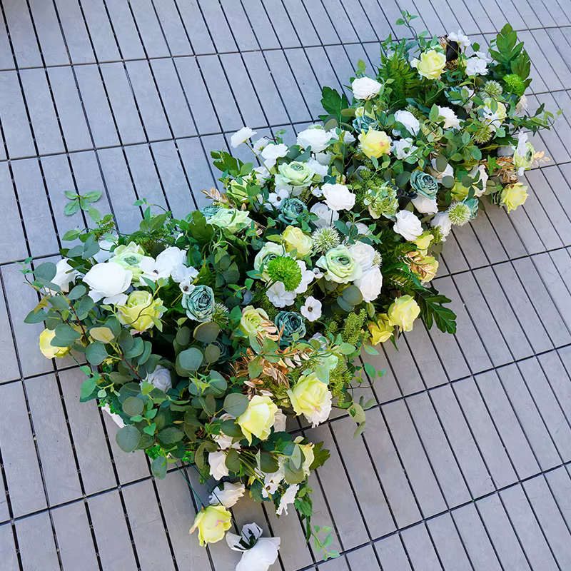 Champagne blanc verdure feuilles canapé coureur Arrangement Floral décor mariage toile de fond KT conseil événement scène sol fleurs A8704