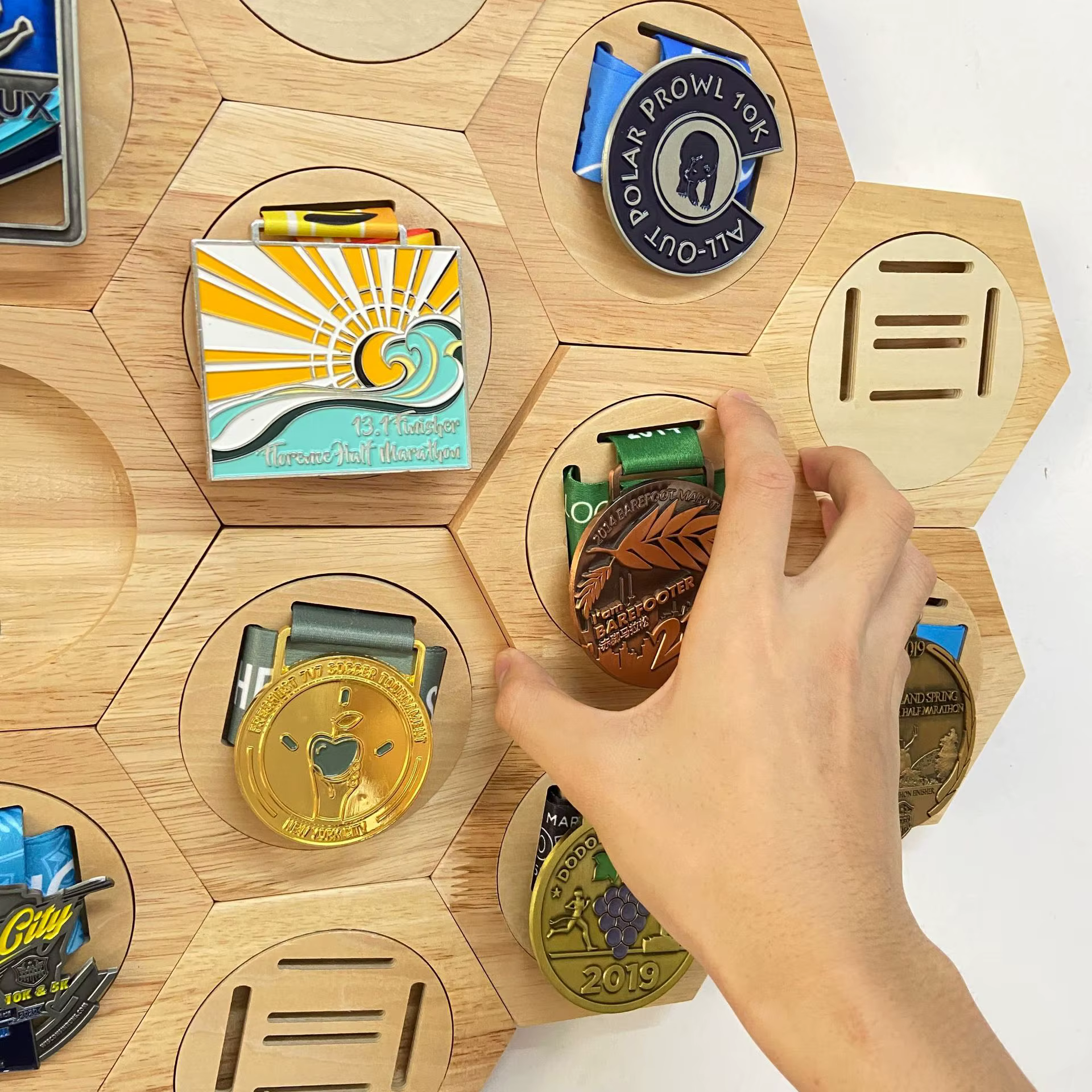 (1 pièce) Présentoir à médailles hexagonal en bois DIY