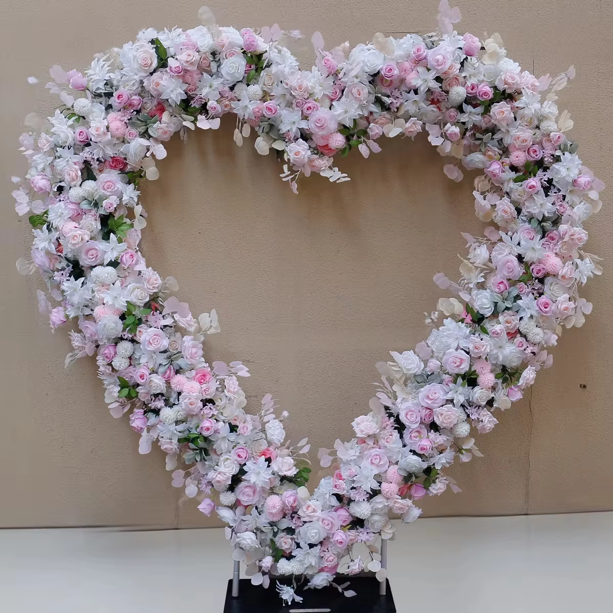 Arc de roses et d'hortensia 5D en forme de cœur