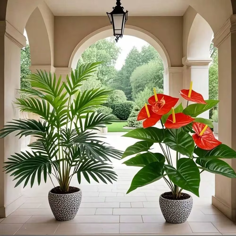 Grands plantes de palmier artificielles et feuilles de Cycads vertes Anthurium