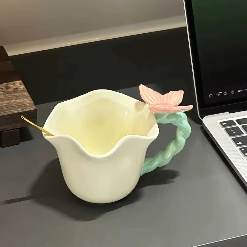 Ensemble de tasses à café en céramique avec bord de fleur et de papillon, 280ml, haute beauté, assiette de conception en forme de feuille jaune, tasse d'eau pour thé de l'après-midi