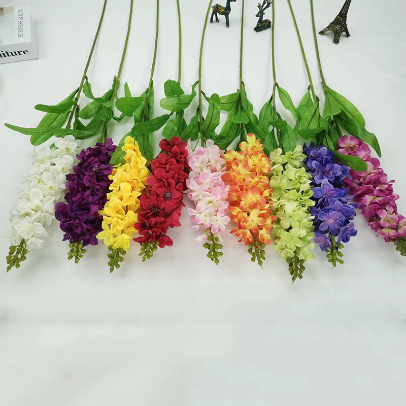 Branche de fleur violette de jacinthe artificielle avec feuille