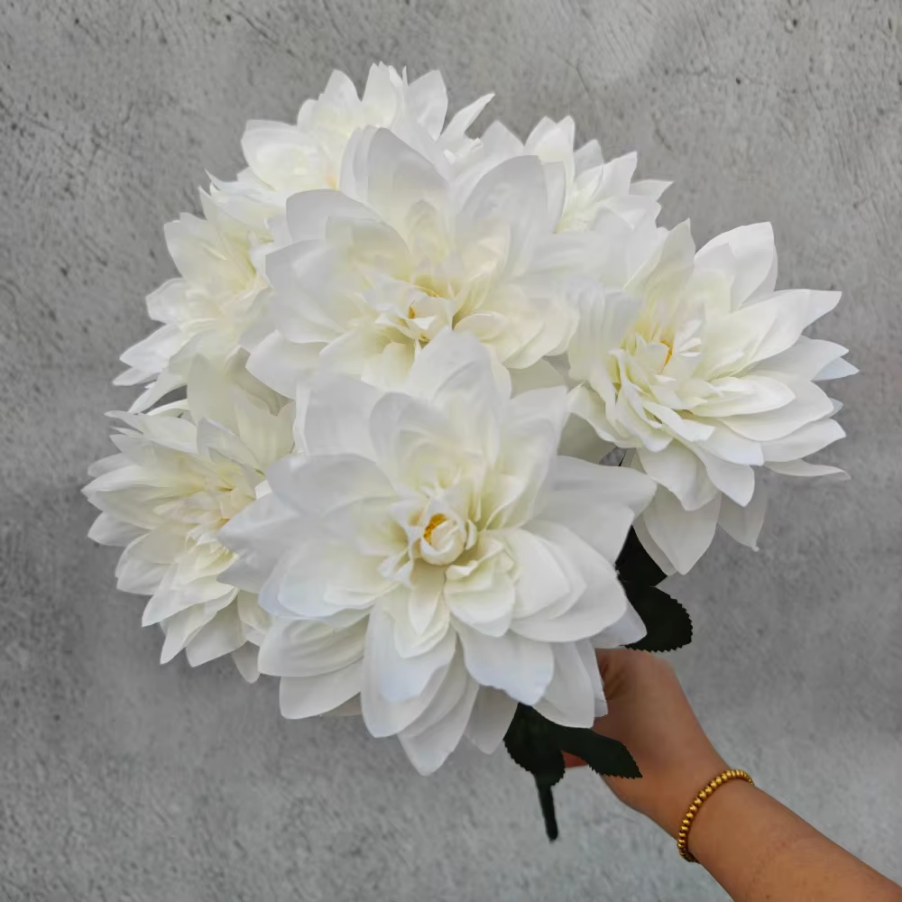 Simulation de fleur Dahlia à 7 têtes de grand diamètre