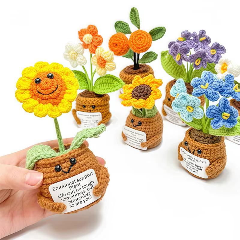 Mini plante en pot tricotée à la main avec carte