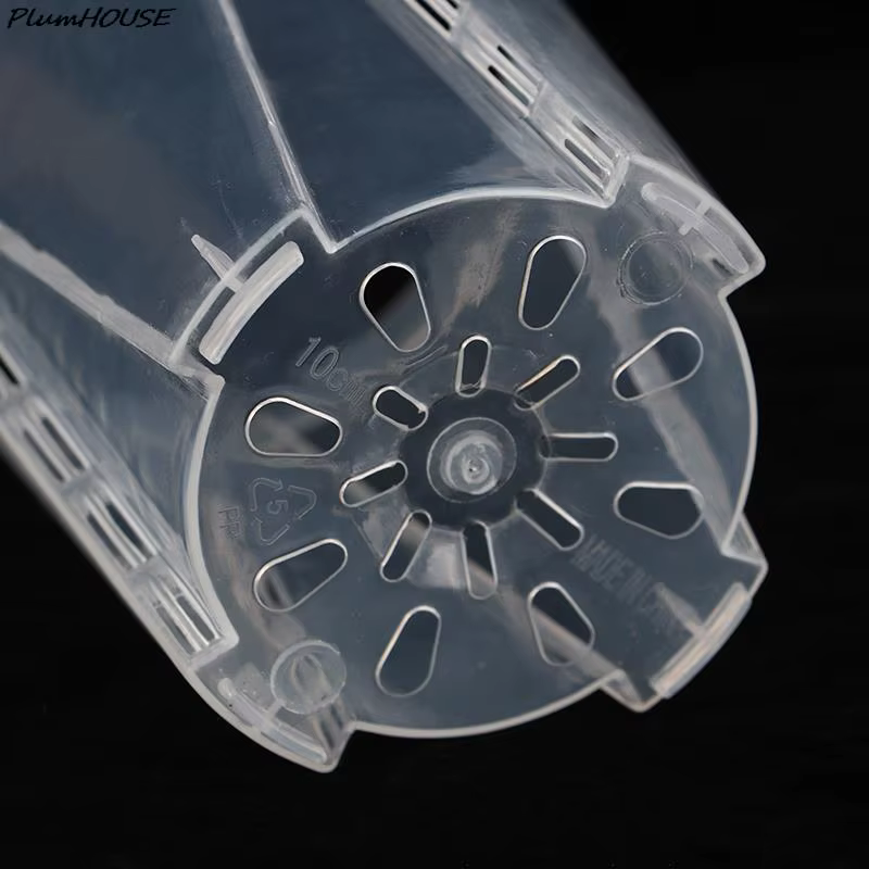 Pot de plante en plastique transparent
