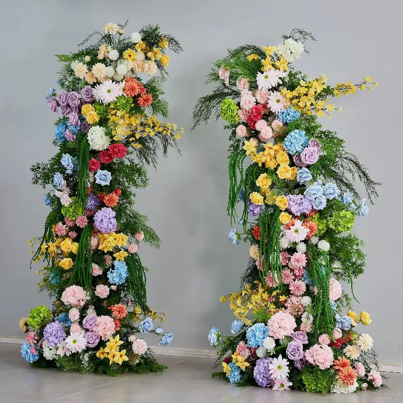 Arrangement de fleurs artificielles violettes