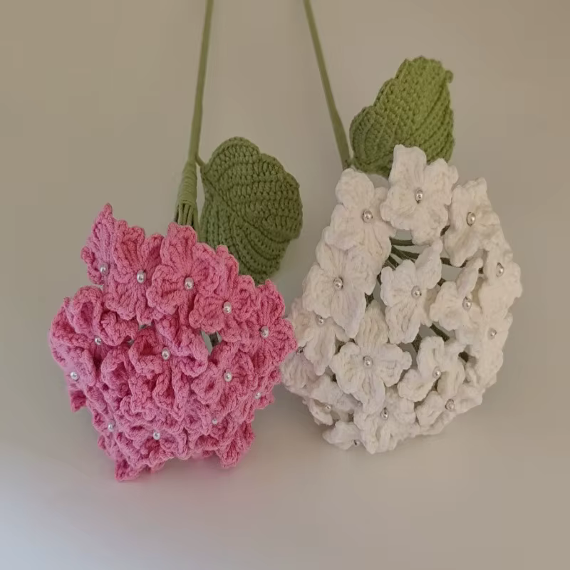 Fleurs en boule brodées à la main de haute qualité