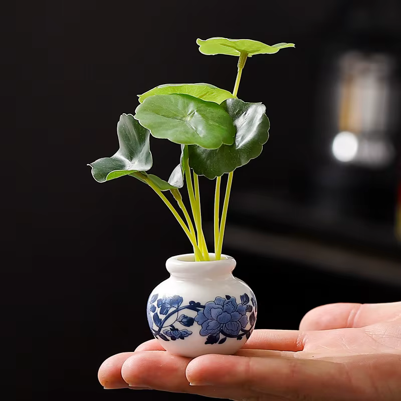 Mini Vase à fleurs en porcelaine Bodied fine bleue et blanche