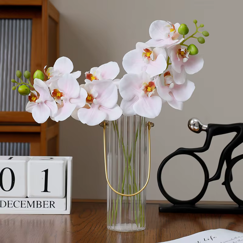 Orchidée papillon au toucher réel