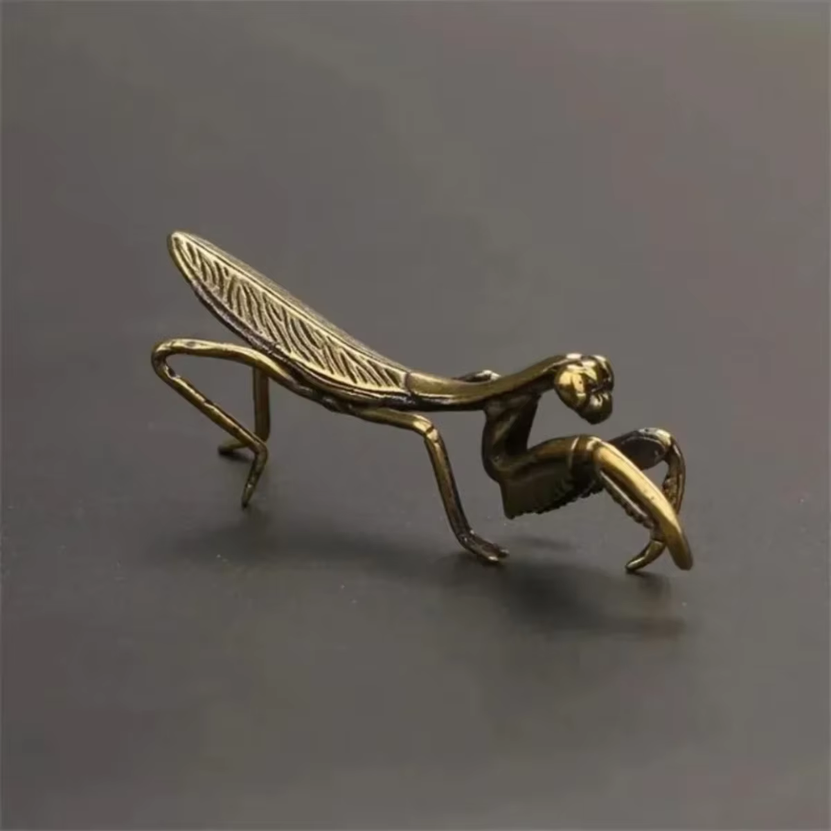 Ornement miniature Mantis en cuivre vintage