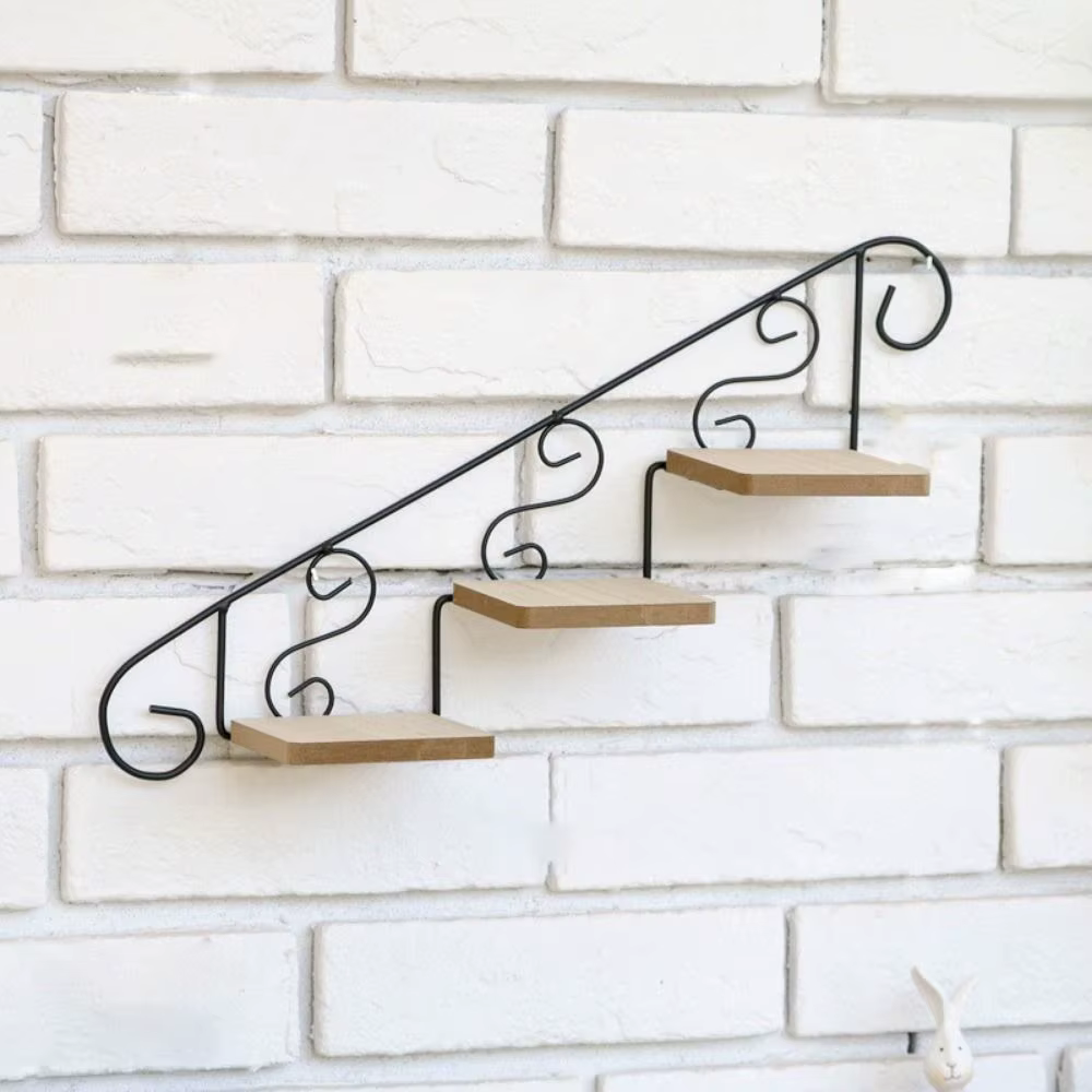 Présentoir mural en fer en forme d'escalier