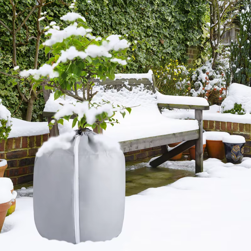 Housse isolante pour plantes de jardin